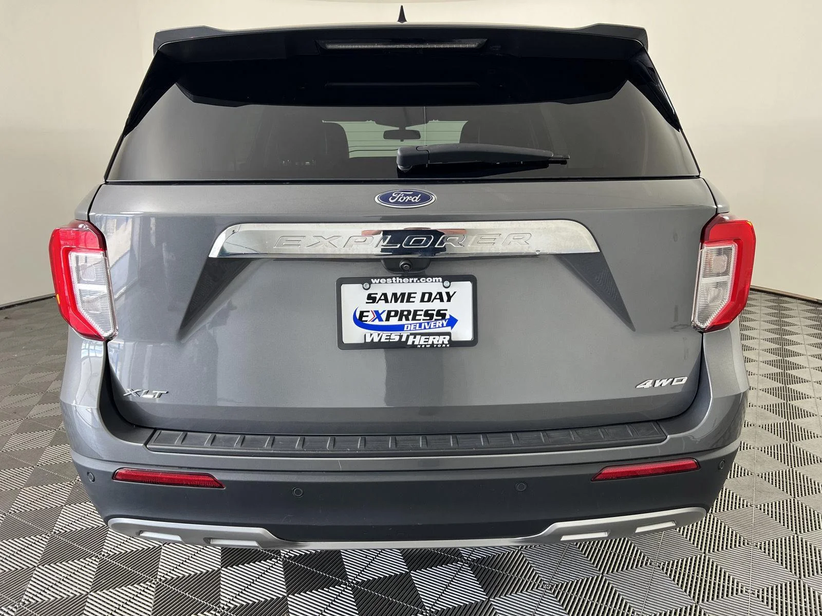 Used 2023 Carbonized Gray Ford XLT image 4