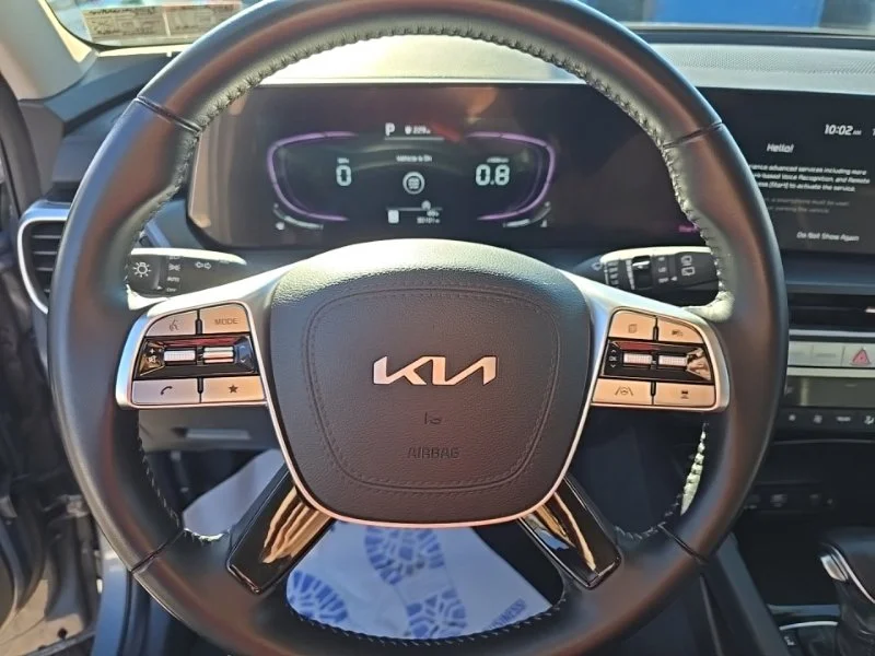Used 2024 Silver Kia S image 11