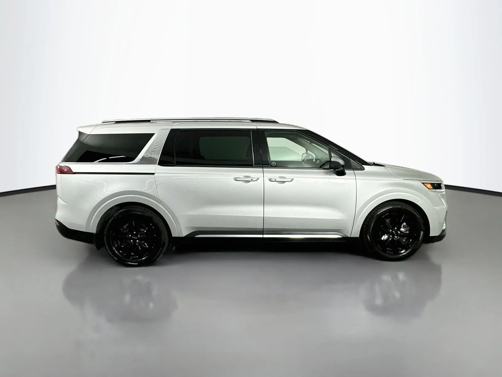Used 2022 Ceramic Silver Kia SX Prestige image 8