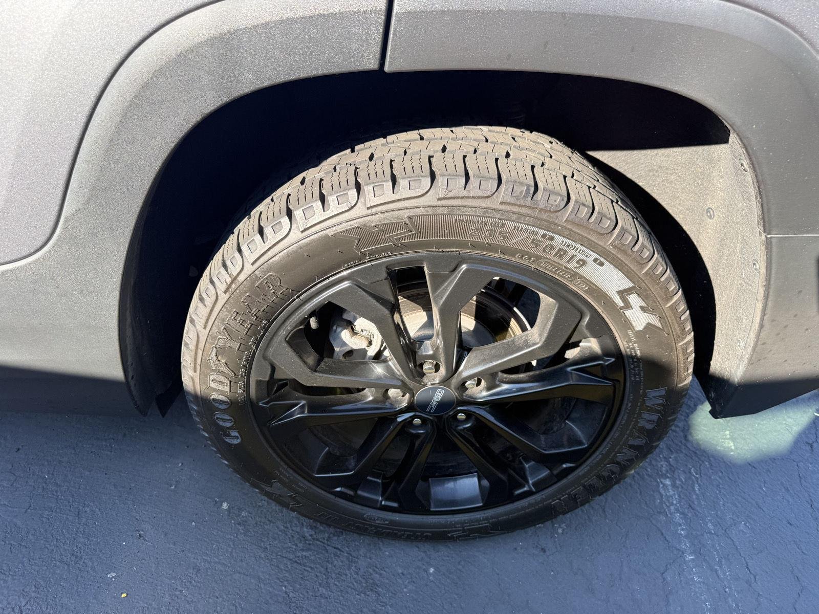 Used 2021 Satin Steel Metallic GMC SLE image 5
