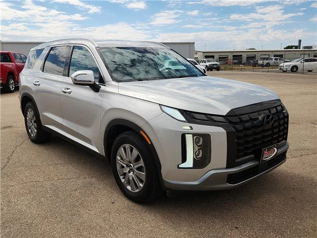 Used 2025 Silver Hyundai SEL Front-Wheel Drive image 6