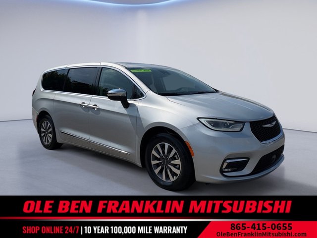 Pre-Owned 2023 Chrysler Pacifica Hybrid Limited FWD Passenger Van