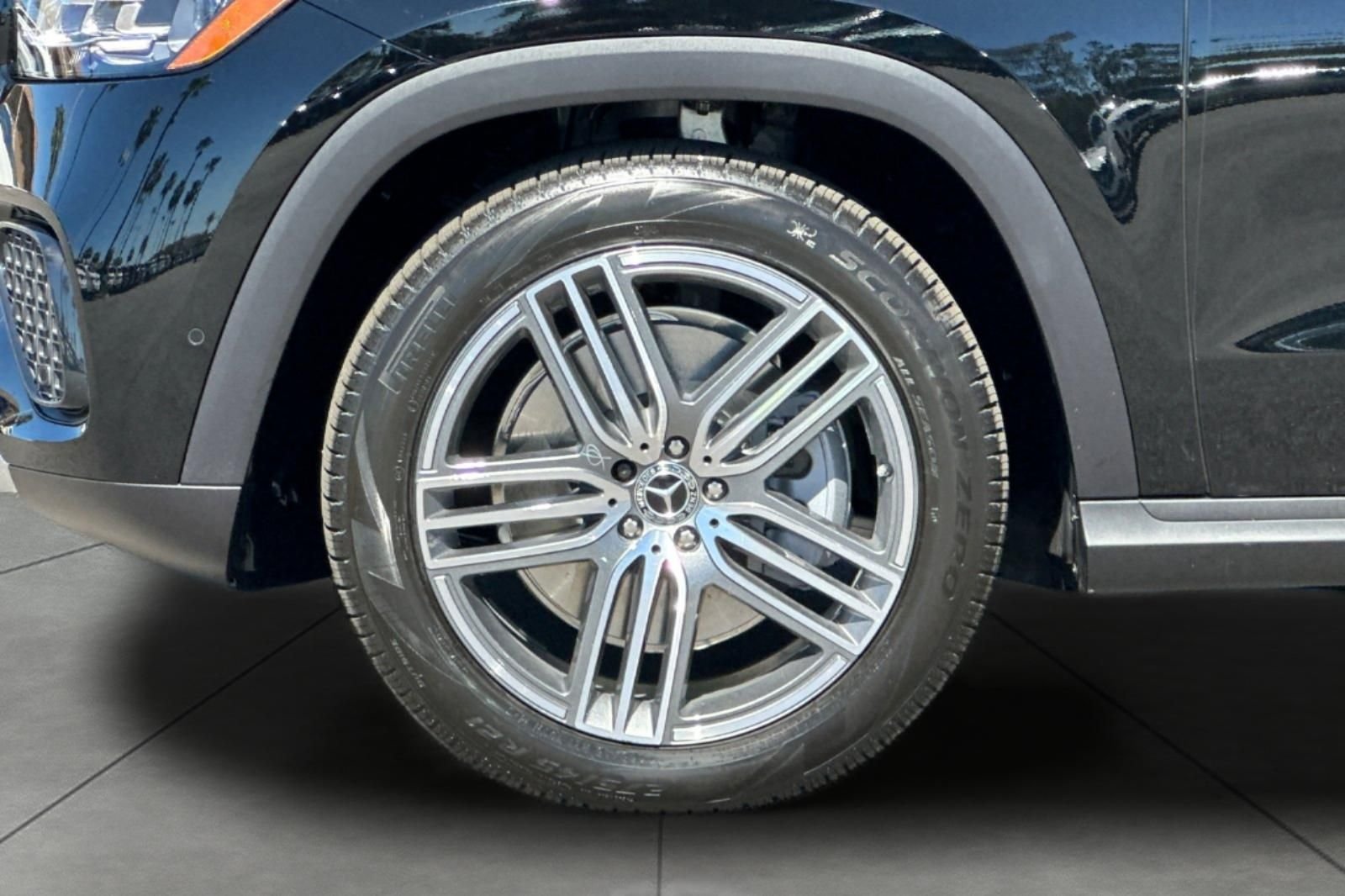 New 2026 Black Mercedes-Benz GLS 450 image 4