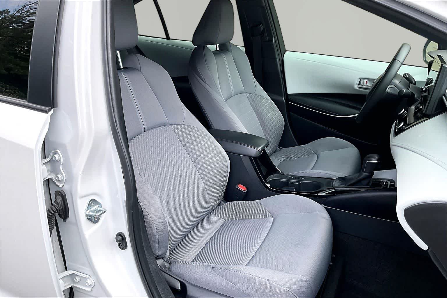 Used 2024 Ice Cap Toyota SE image 9