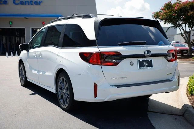 New 2026 Platinum White Pearl Honda Touring image 9