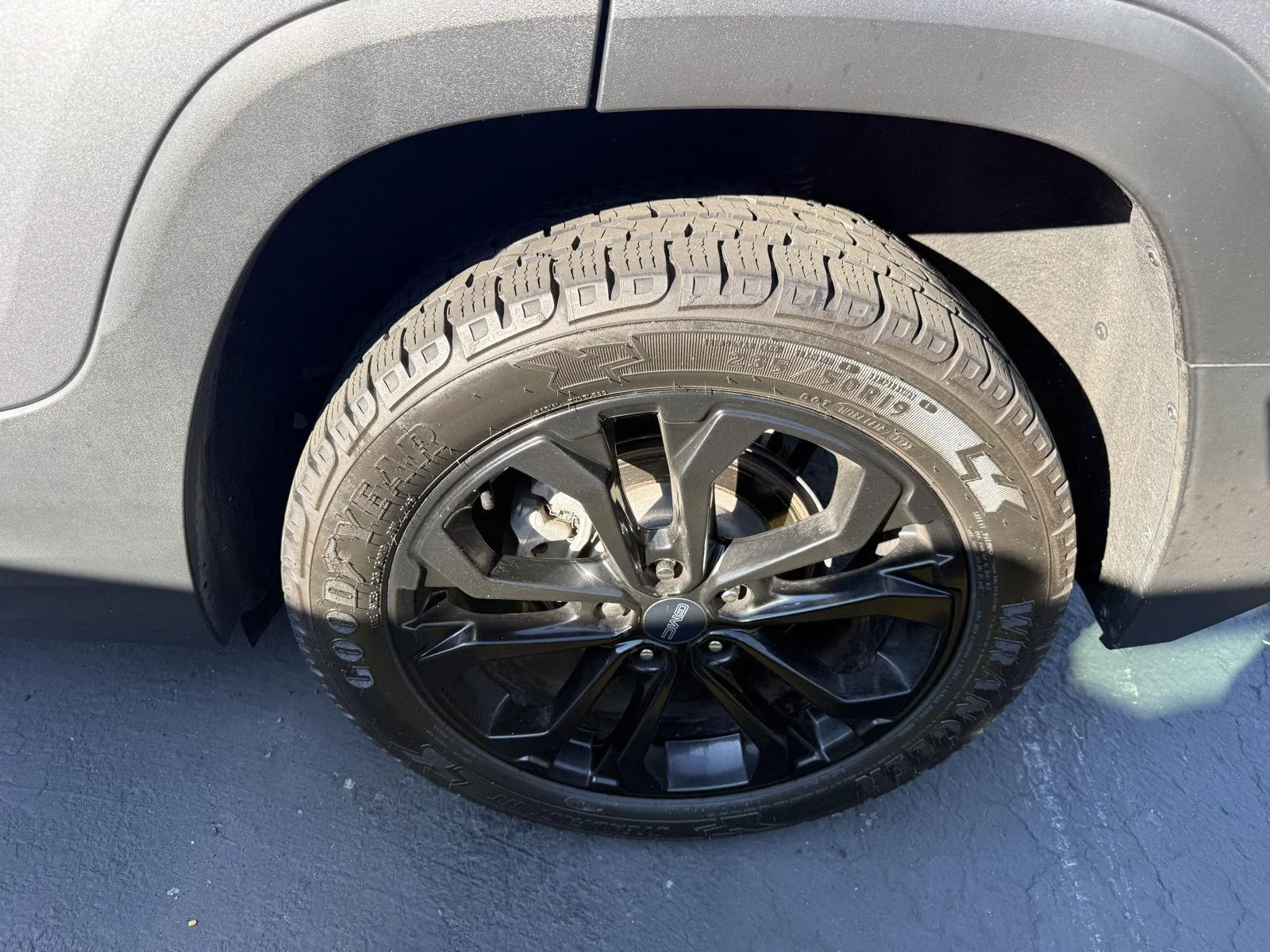 Used 2021 Satin Steel Metallic GMC SLE image 5