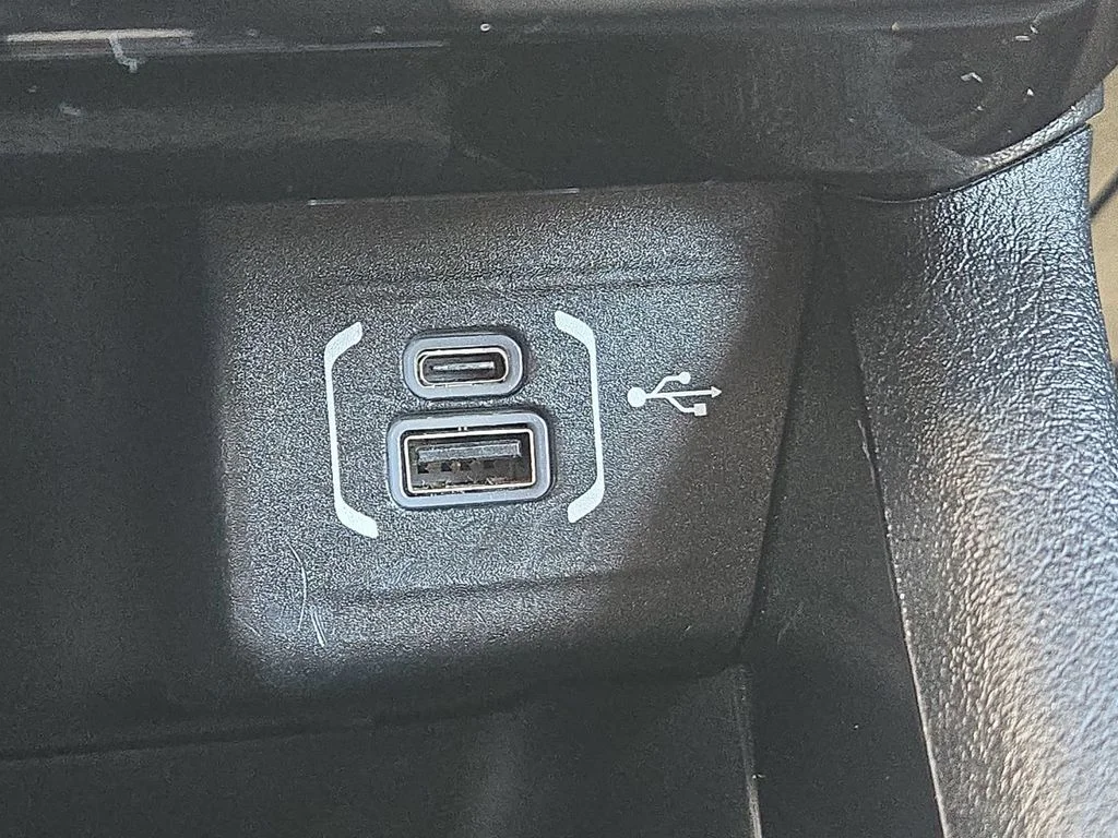 Used 2025 Silver Jeep Limited image 47