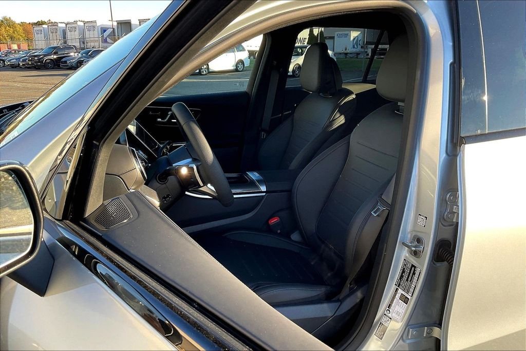 Used 2026 Black Mercedes-Benz GLC 300 image 9