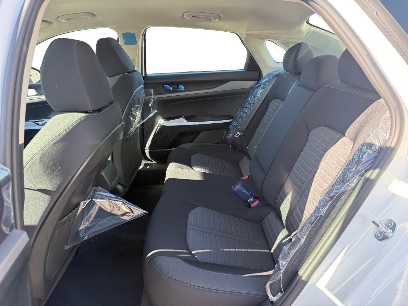 New 2026 Snow White Pearl Kia LXS image 16