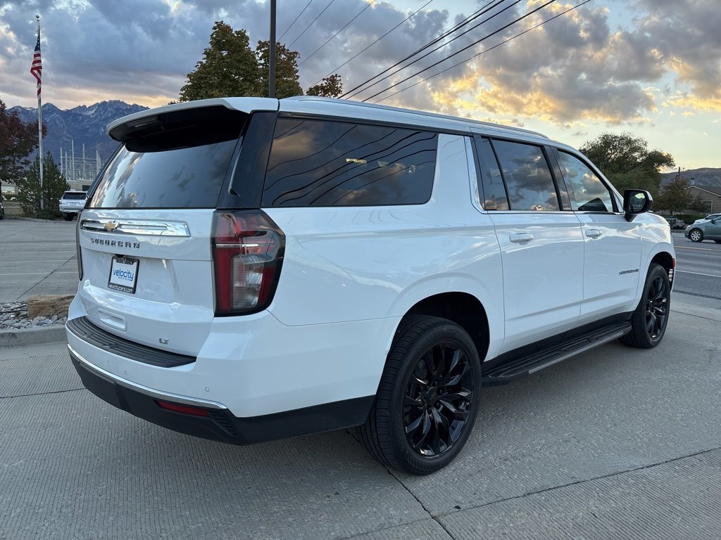 2023 Chevrolet Suburban LT photo 4
