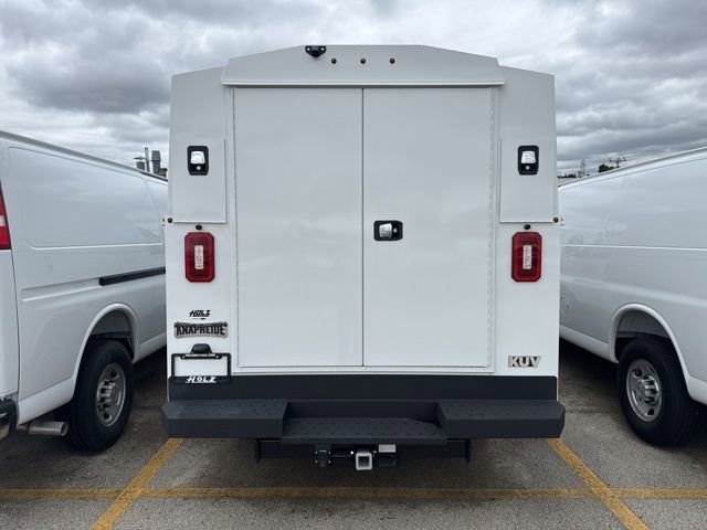 New 2025 Summit White Chevrolet 1WT image 4