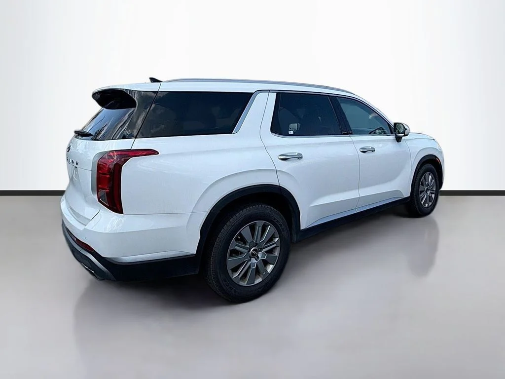 Used 2025 White Hyundai SEL image 5