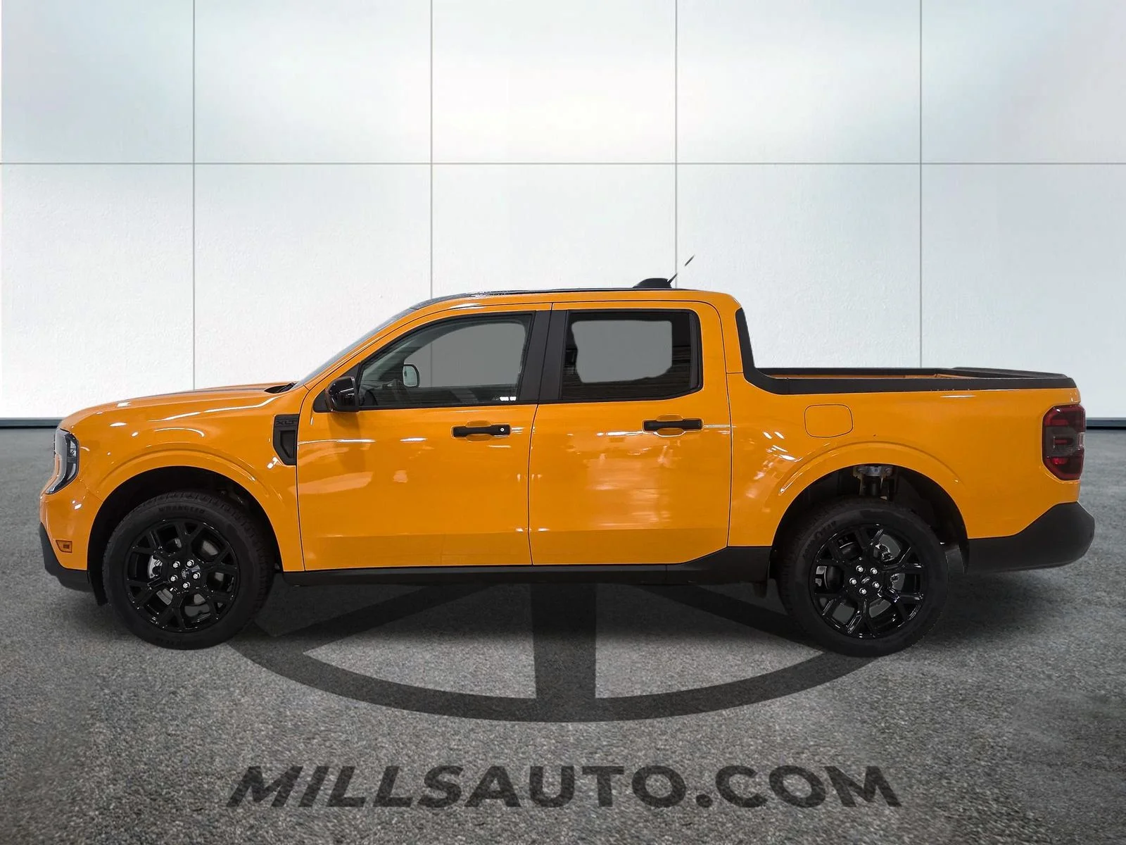 New 2026 Orange Fury Metallic Tri-Coat Ford XLT image 3