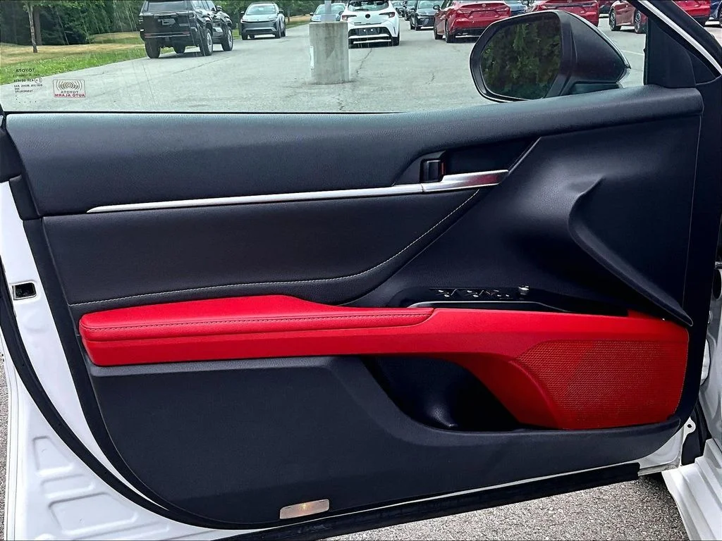 Used 2018 Black Toyota XSE V6 image 9