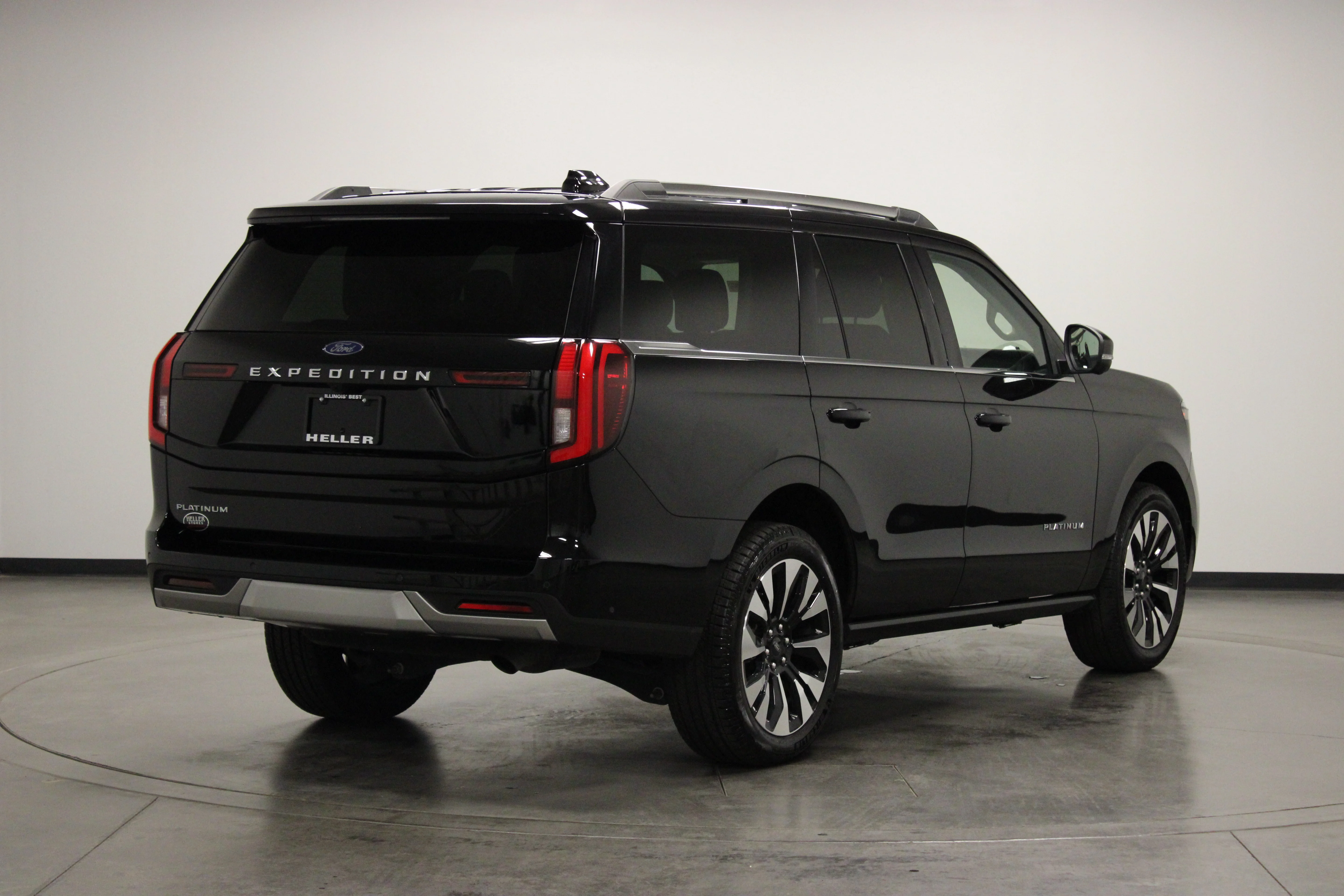 Used 2025 Black Metallic Ford Platinum image 8
