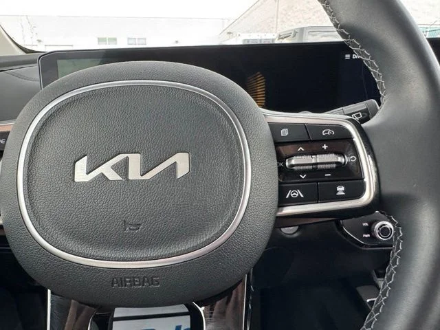 Used 2025 White Kia X-Line EX image 27