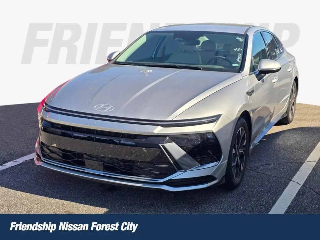 Used 2024 Silver Hyundai SEL image 1