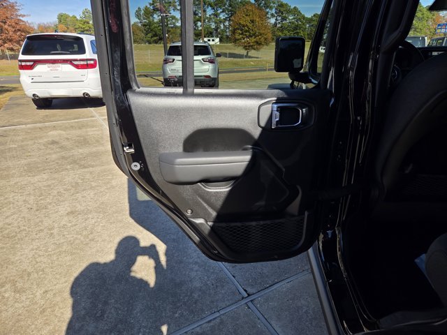 New 2026 Black Clearcoat Jeep Rubicon image 28