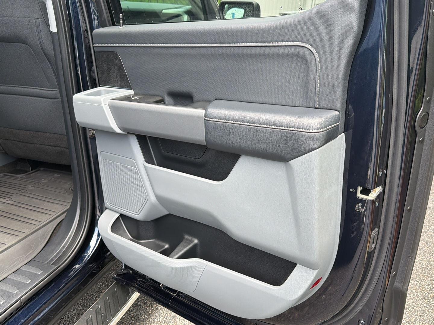 Used 2022 Antimatter Blue Ford XLT image 15