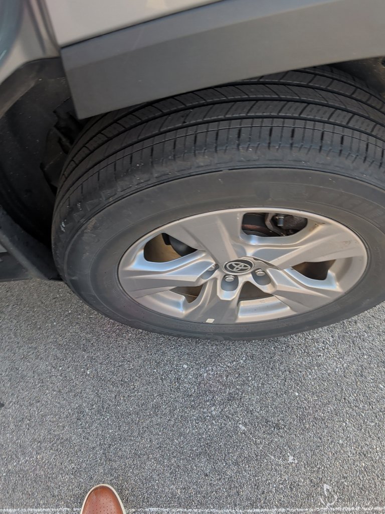 Used 2024 Silver Sky Metallic Toyota XLE image 8