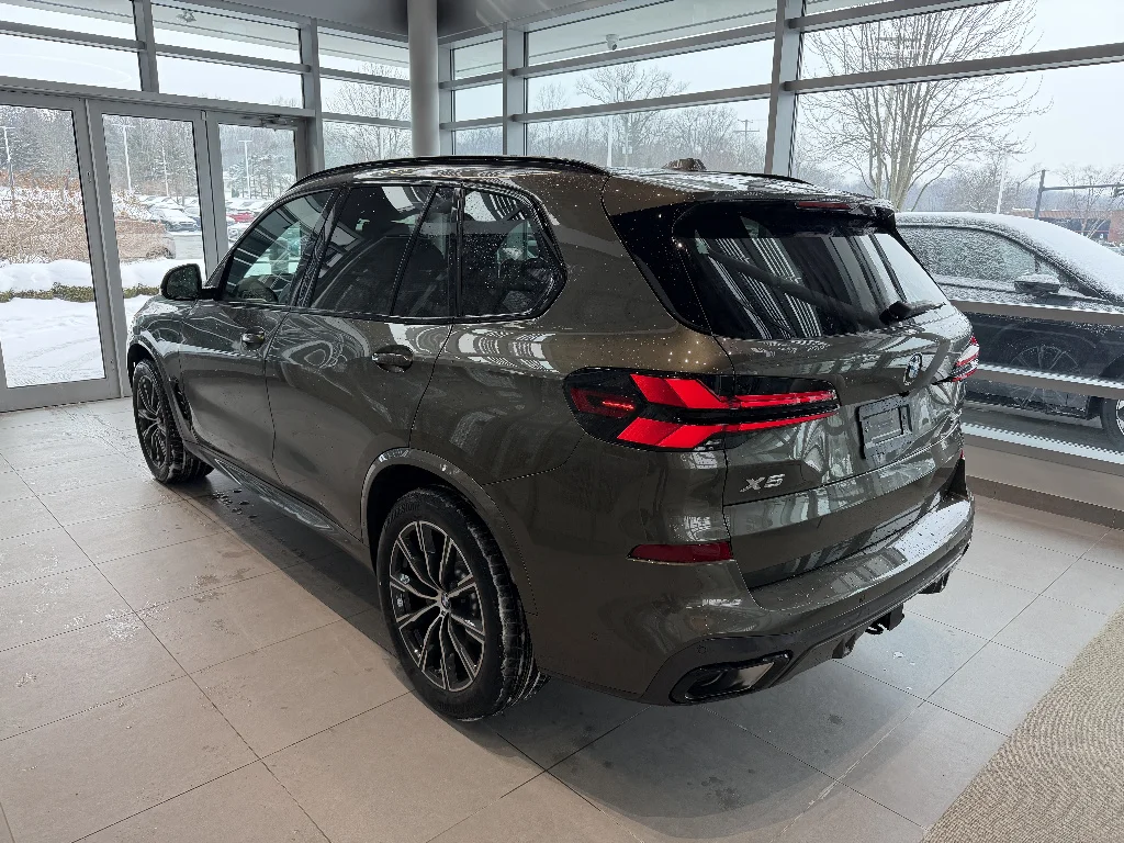 New 2026 Manhattan Green Metallic BMW xDrive40i image 4