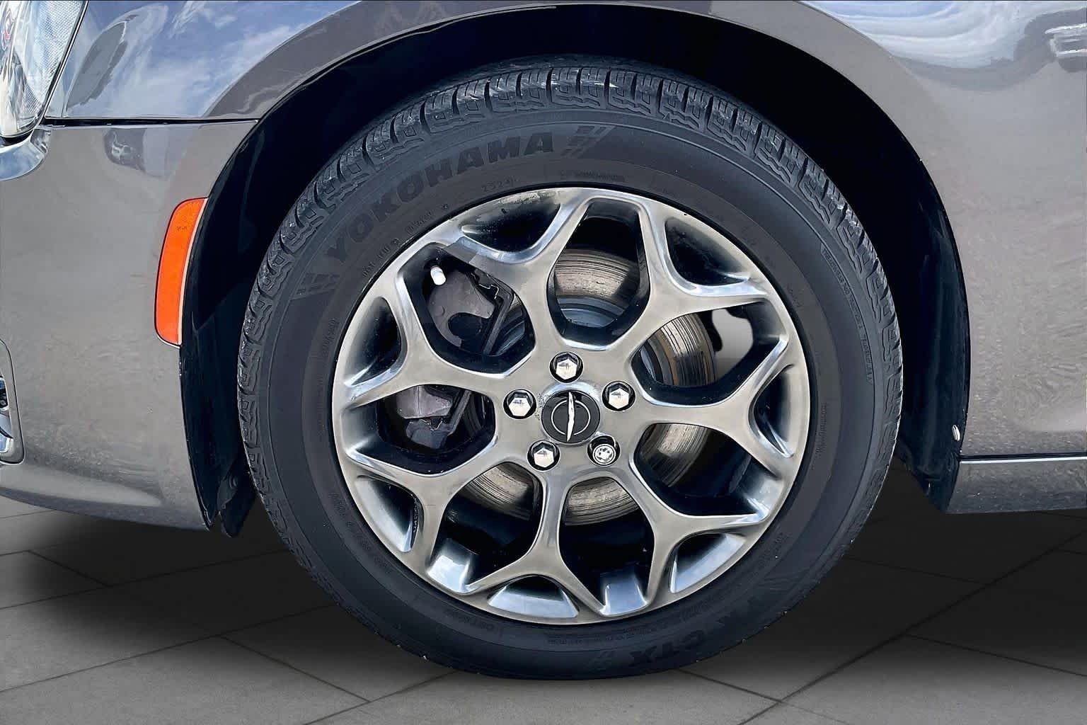 Used 2017 Granite Crystal Metallic Clearcoat Chrysler 300S image 11