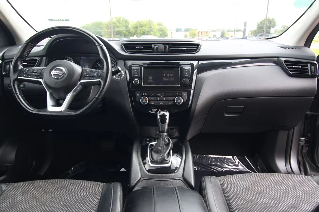 Used 2022 Gun Metallic Nissan SV image 40