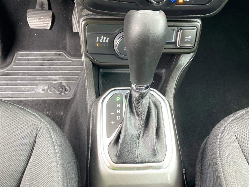 Used 2022 Sting-Gray Clearcoat Jeep Latitude image 12