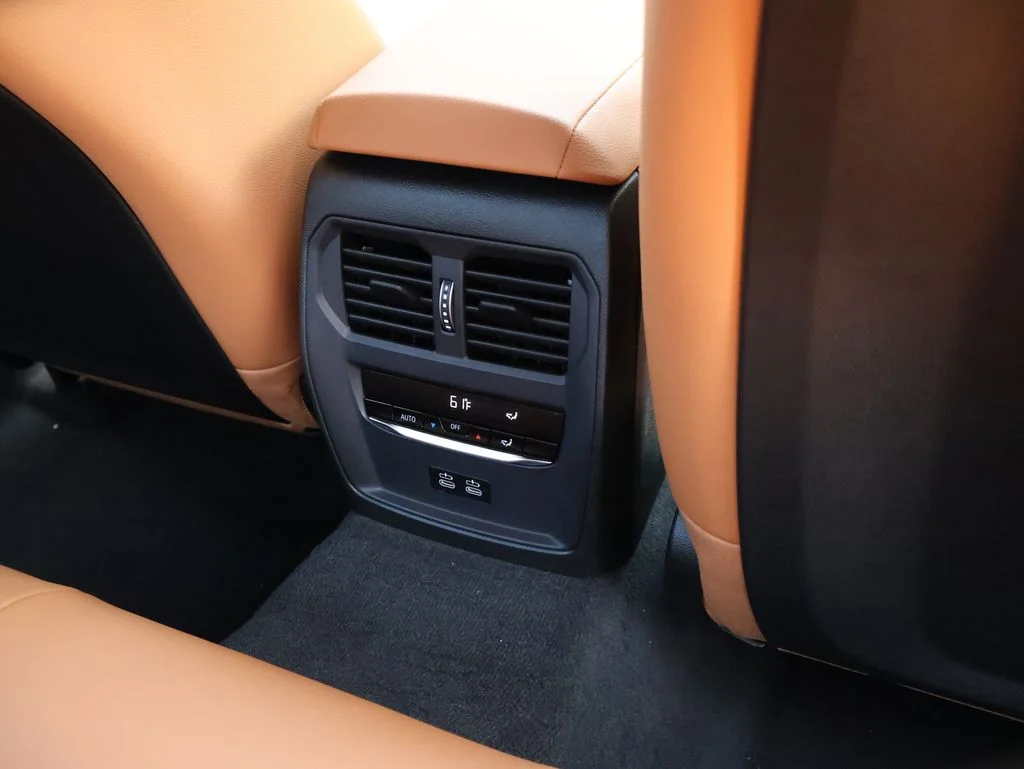 2025 BMW 3 Series 330i - Photo 19