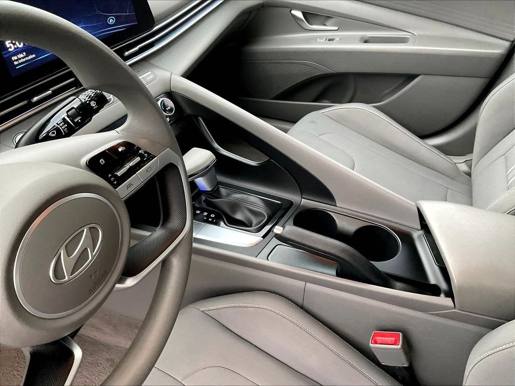 Used 2024 White Hyundai SEL image 20