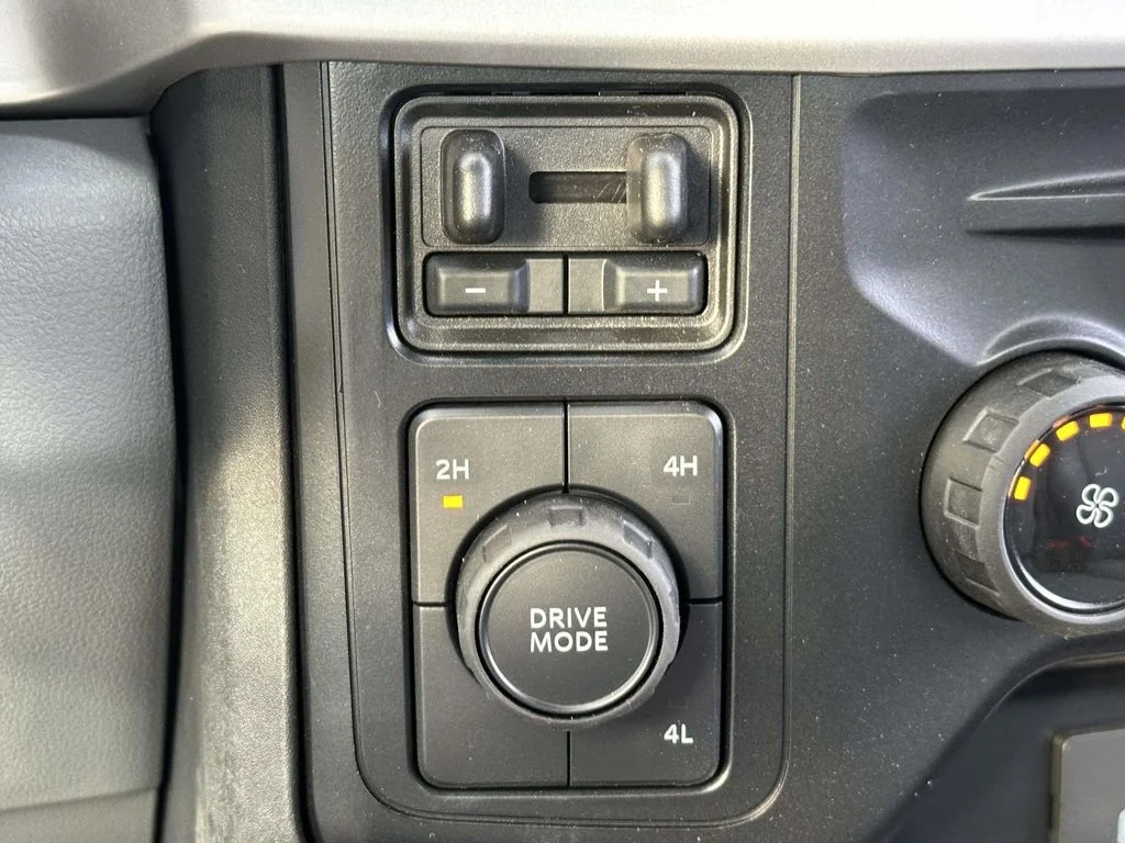 New 2024 Oxford White Ford F-350® XL image 29