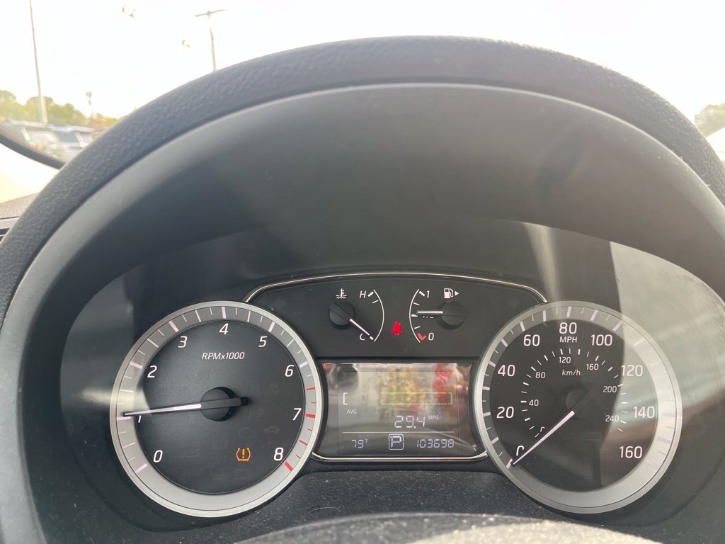 Used 2015 Silver Nissan SV image 12