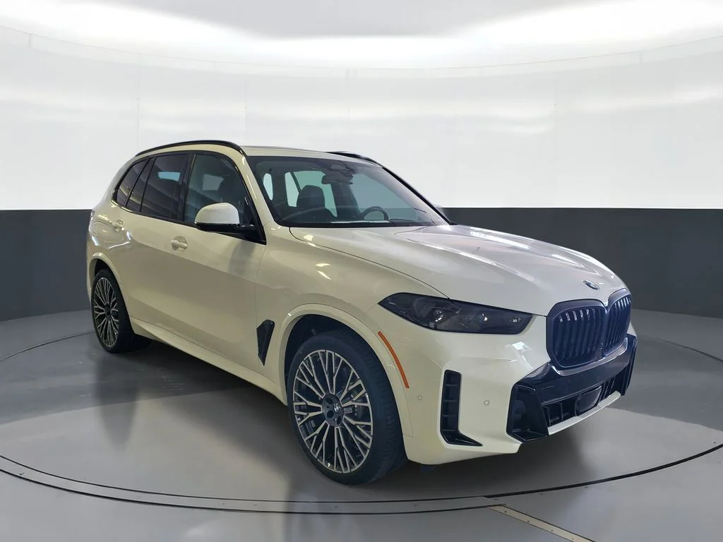 Used 2026 White BMW sDrive40i image 2