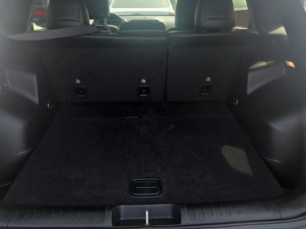 Used 2019 Silver Jeep Latitude Plus image 9