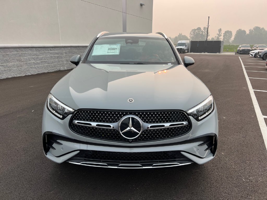 New 2026 MANUFAKTUR Alpine Grey Mercedes-Benz GLC 300 image 3