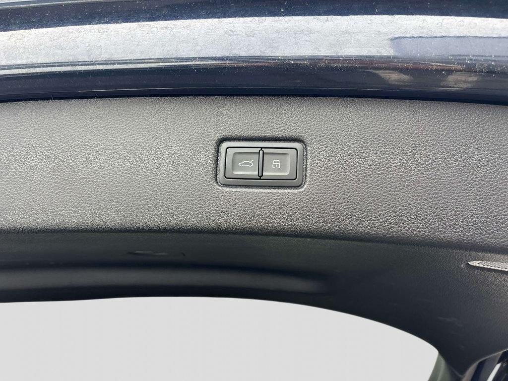 Used 2025  Audi 55 Premium Plus image 14
