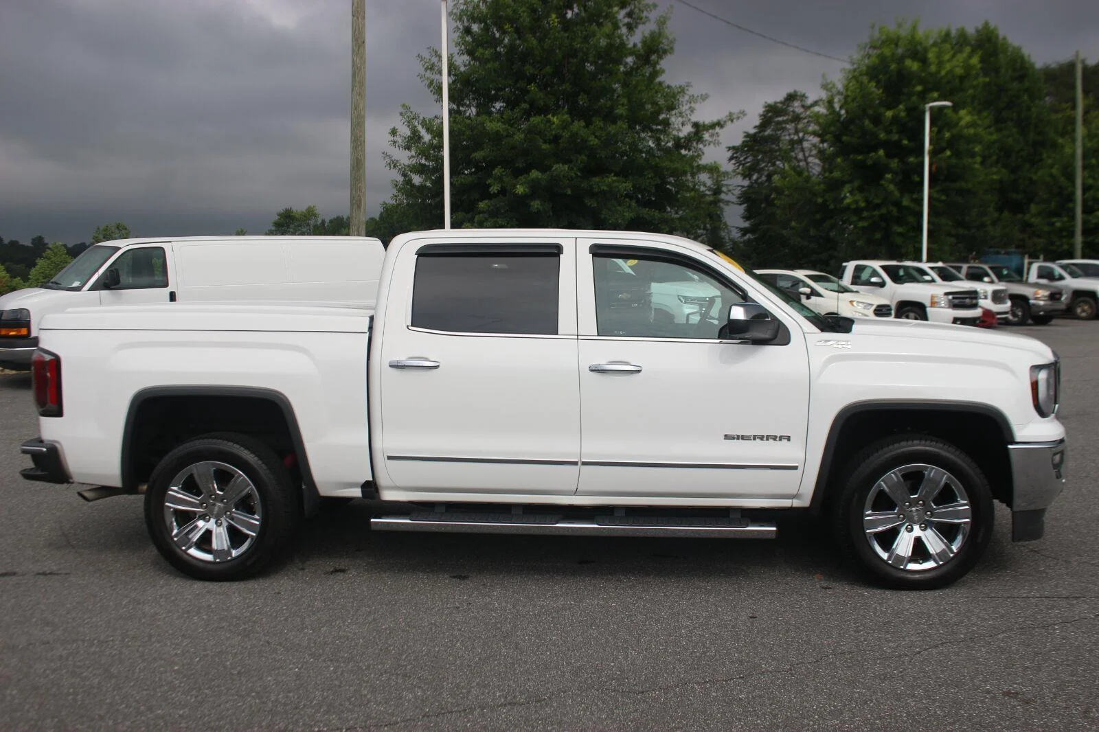 Used 2018 SUMMIT WHITE GMC SLT image 8