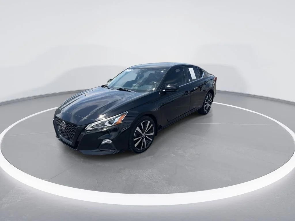 Used 2020 Black Nissan 2.5 SR image 4