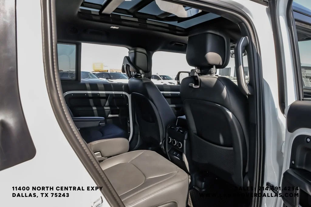 New 2026 Fuji White Land Rover X-Dynamic SE image 36