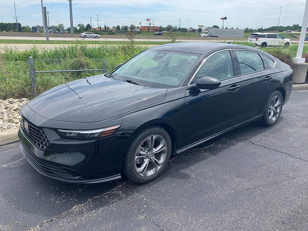 Certified Used 2024 Crystal Black Pearl Honda EX image 4