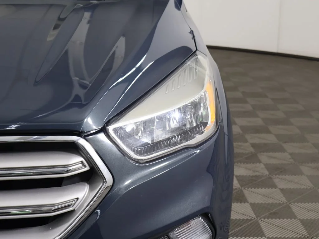 Used 2019 Green Ford SE image 11