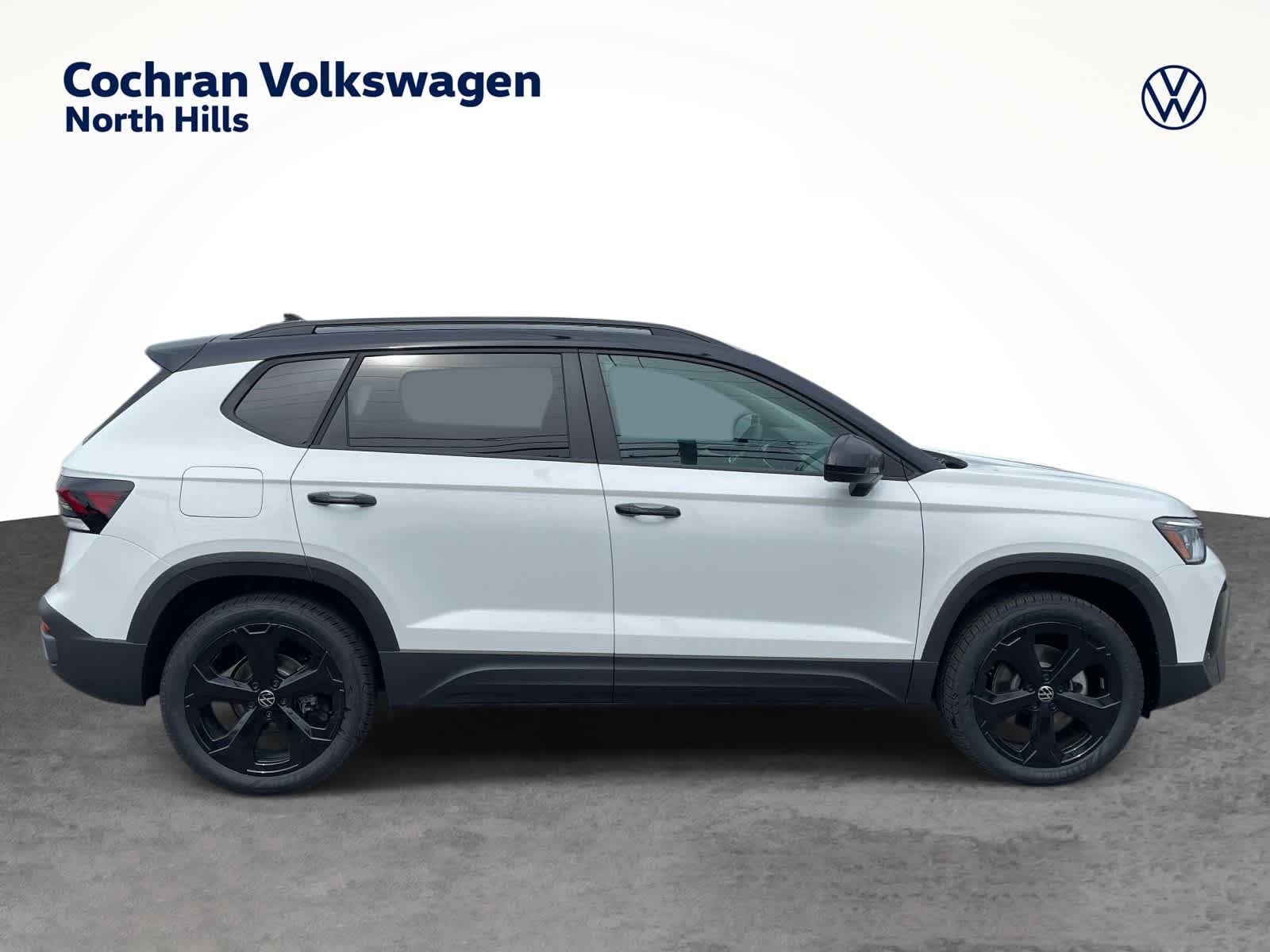 New 2026 Pure White w/Deep Black Roof Volkswagen SE Black image 6