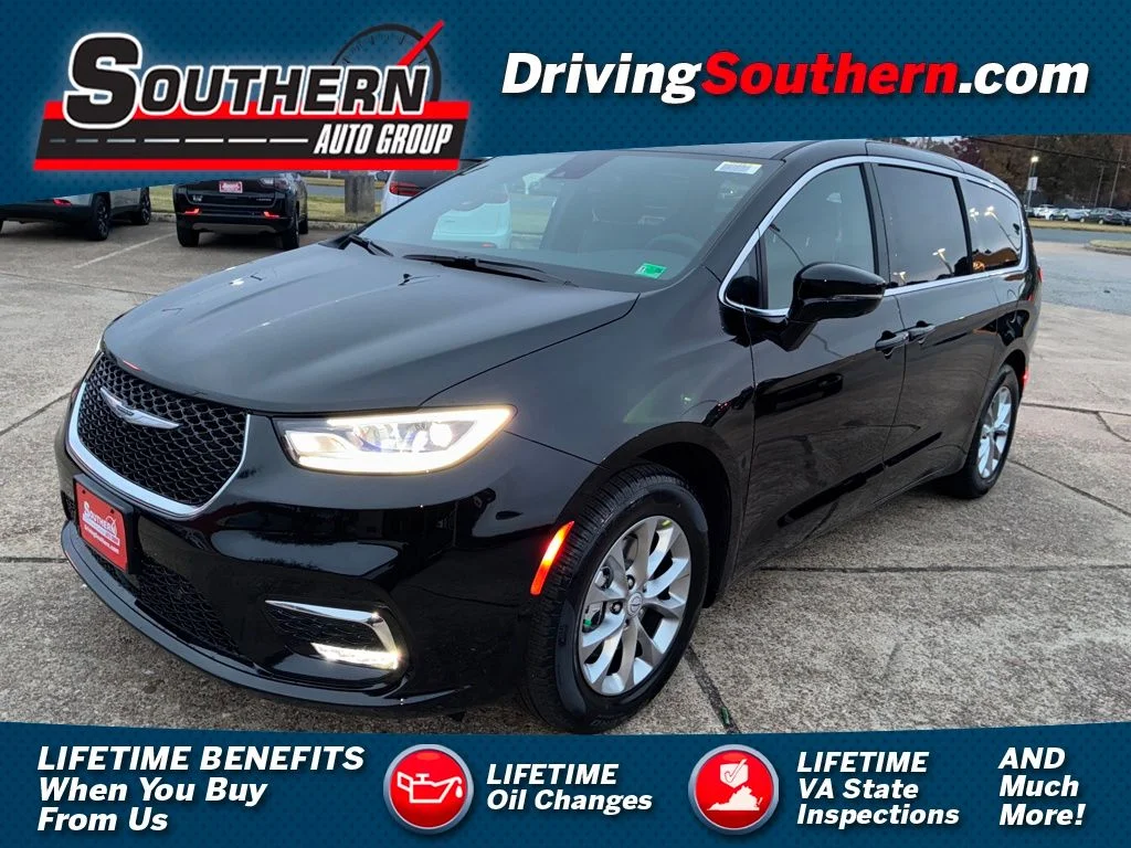 2026 Chrysler Pacifica Limited's photo