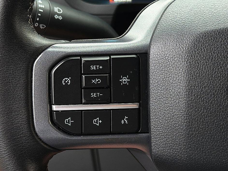 Used 2025 Silver Metallic Ford XLT image 18