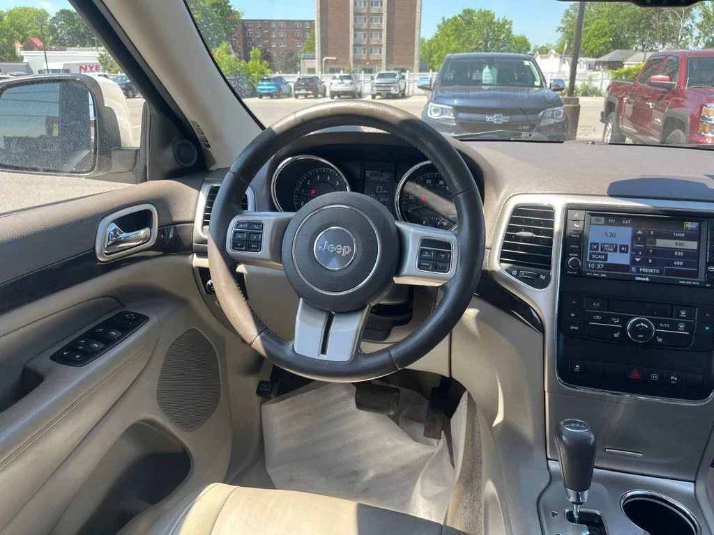 Used 2011 White Jeep Laredo image 11