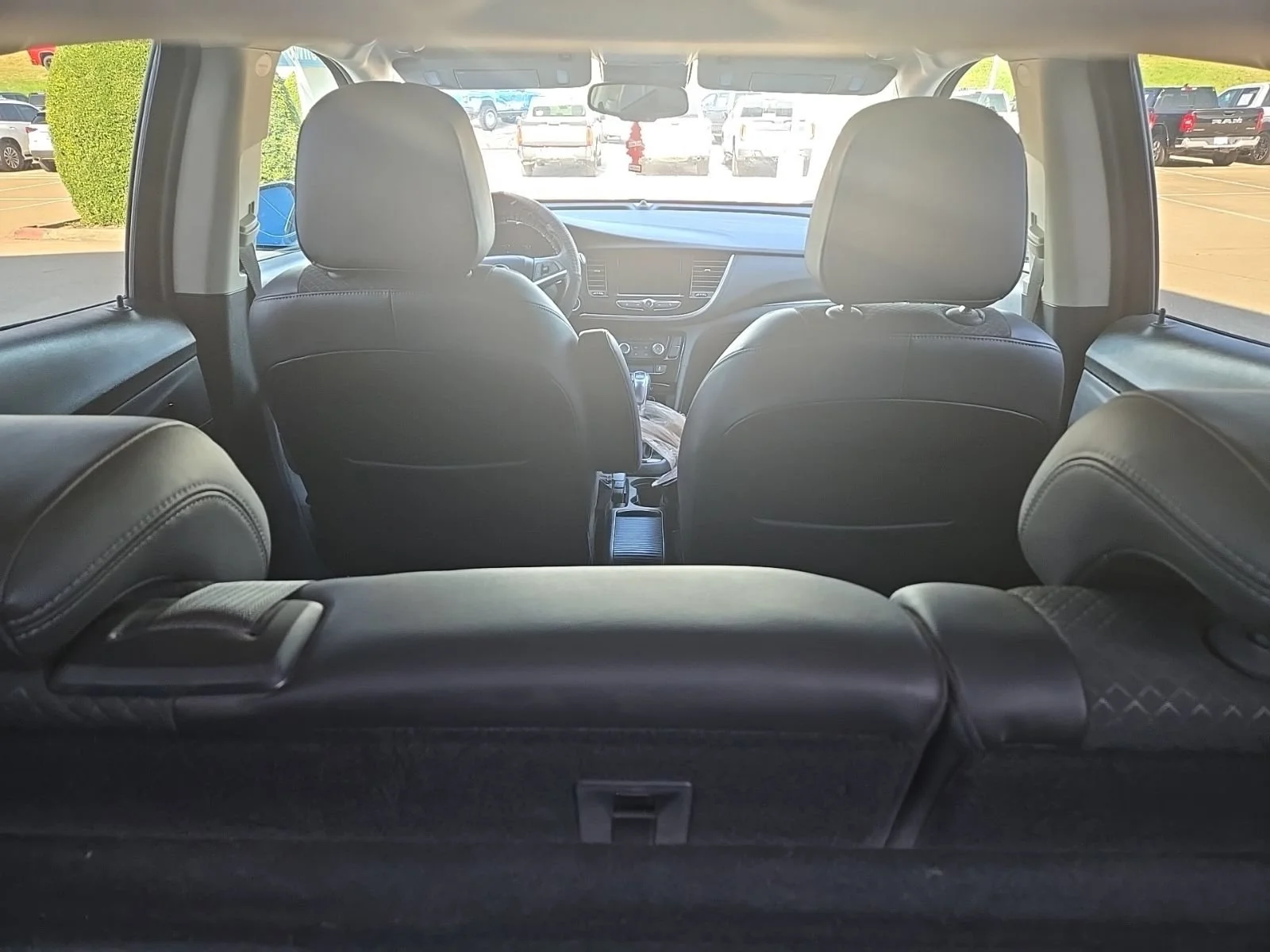 Used 2022 Includes (MDP) Anthracite lower exterior accent color, Paint code W598F.) Buick Preferred image 7