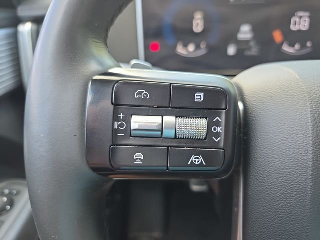 Used 2024 Black Hyundai SE image 19