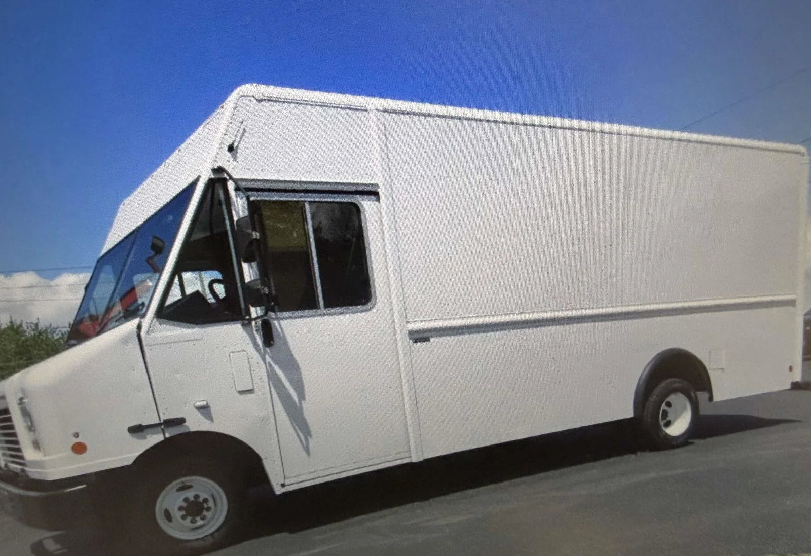 2027 Ford E-Series's photo