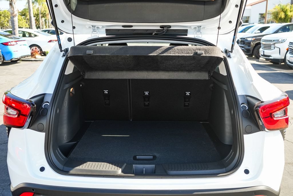 New 2026 Summit White Chevrolet LT image 24