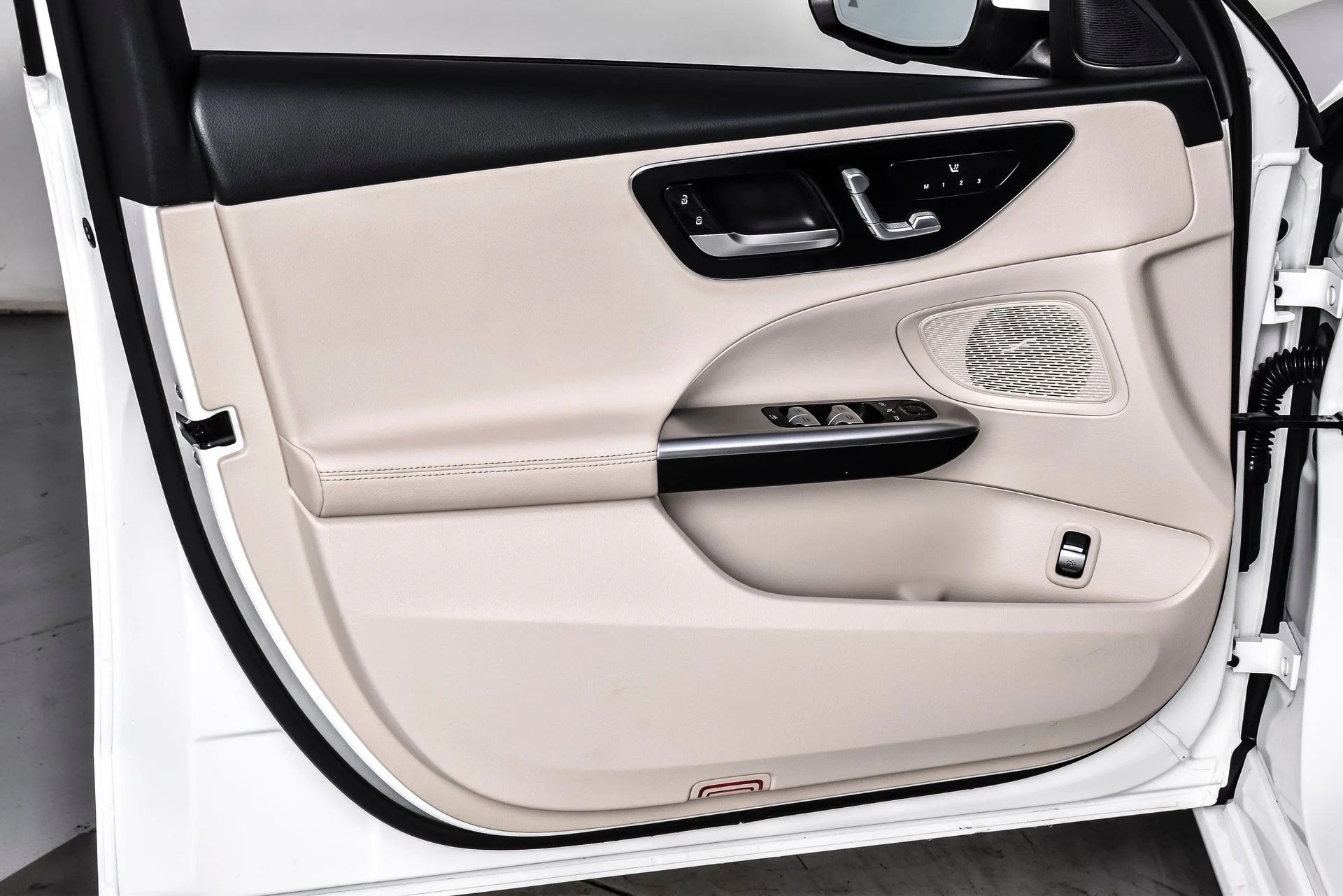 Used 2023 Polar White Mercedes-Benz C 300 image 13